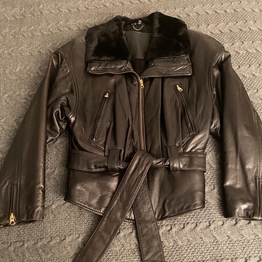 Black Leather Biker Style Jacket w Faux Fur Collar